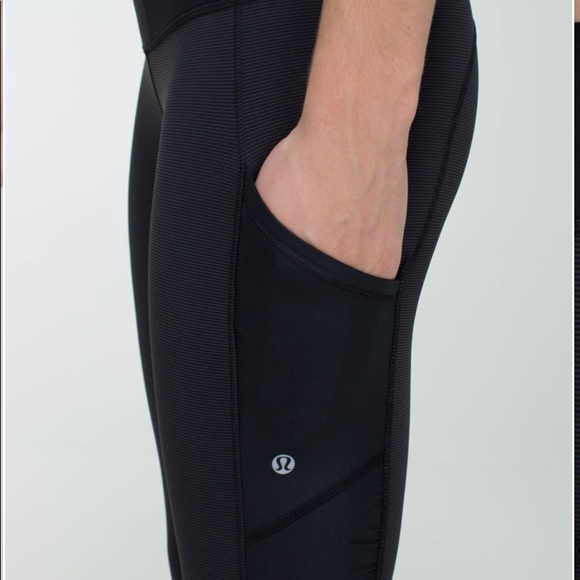 Lululemon Cut the Crop Legging with Pockets in Wee Stripe/Black. Size 8 - Picture 7 of 15